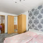 Cosy In With Balcony And Swimming Pool Appartement