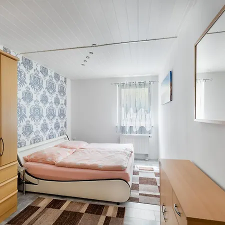 Cosy In With Balcony And Swimming Pool