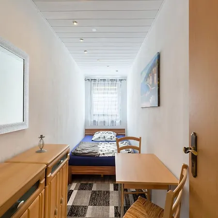 Cosy In With Balcony And Swimming Pool