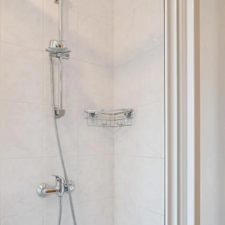 Cosy In With Balcony And Swimming Pool Apartment